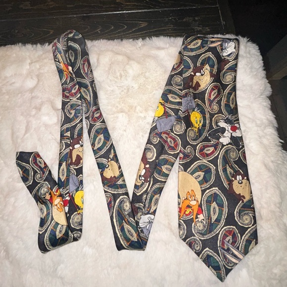 vintage LOONEY TUNES MANIA Cartoon neck Tie Daffy Bugs Tweety Foghorn 1994 - Picture 1 of 4
